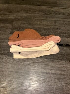 Nike Three-Pack Crew Socks in Tan, Pink, Cream( without tag/ still connected)
